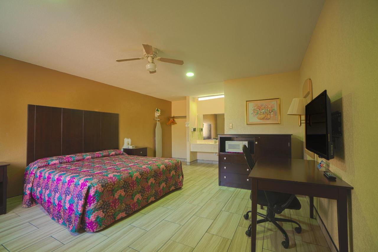 Texas Inn San Benito Near Harlingen ภายนอก รูปภาพ