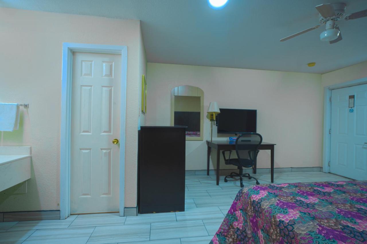 Texas Inn San Benito Near Harlingen ภายนอก รูปภาพ