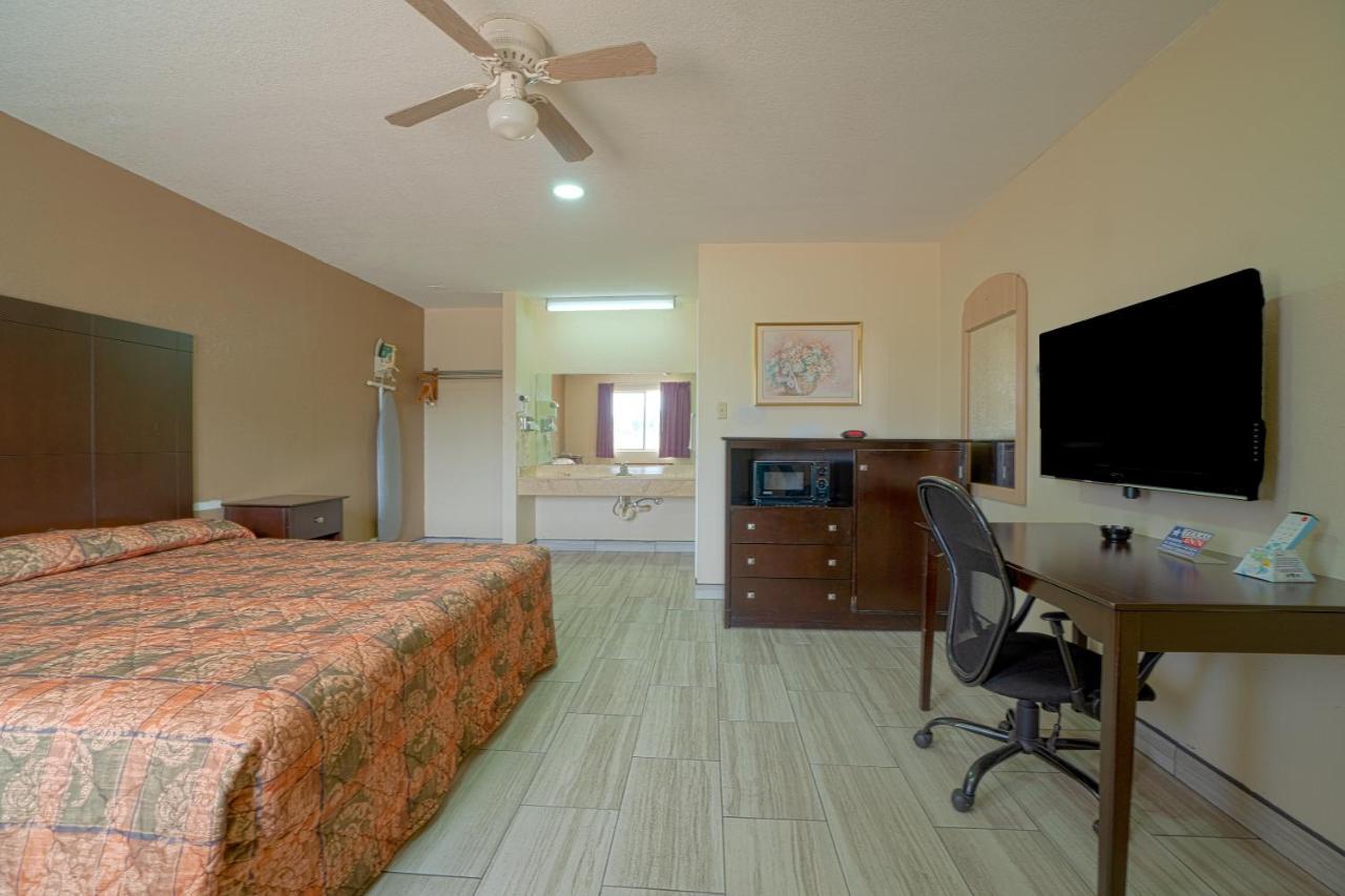 Texas Inn San Benito Near Harlingen ภายนอก รูปภาพ