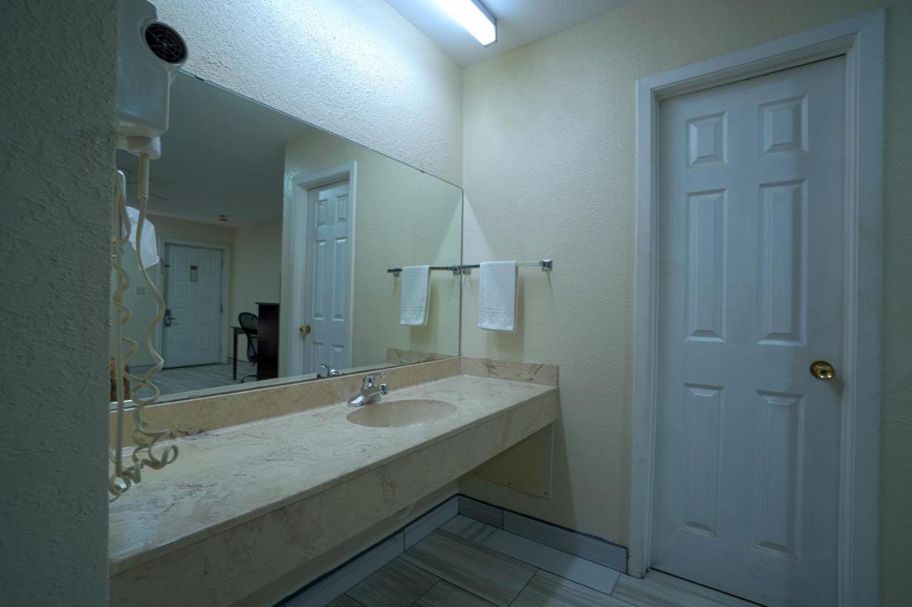 Texas Inn San Benito Near Harlingen ภายนอก รูปภาพ