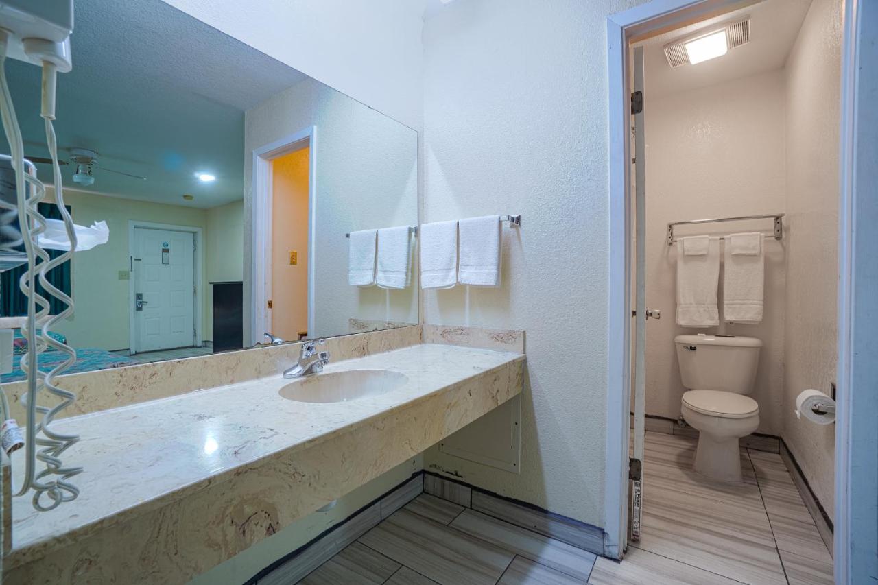 Texas Inn San Benito Near Harlingen ภายนอก รูปภาพ