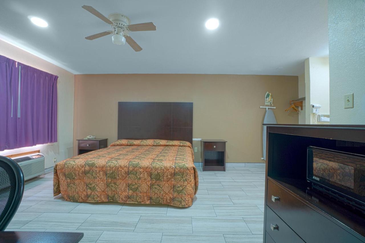 Texas Inn San Benito Near Harlingen ภายนอก รูปภาพ