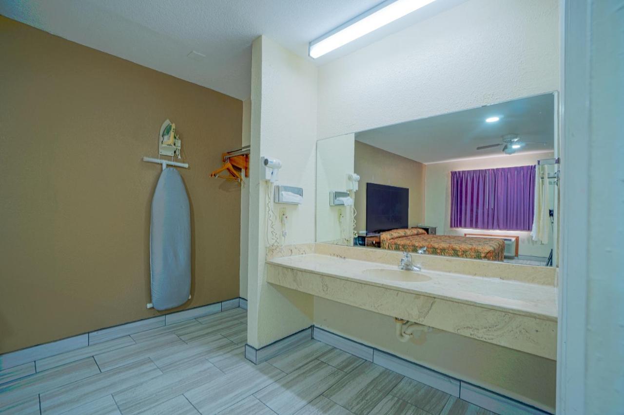 Texas Inn San Benito Near Harlingen ภายนอก รูปภาพ
