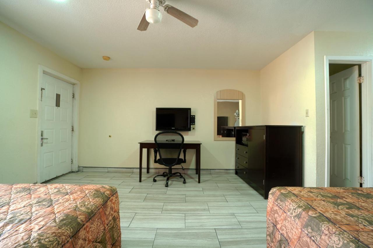 Texas Inn San Benito Near Harlingen ภายนอก รูปภาพ