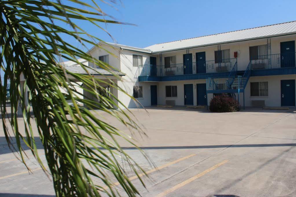 Texas Inn San Benito Near Harlingen ภายนอก รูปภาพ